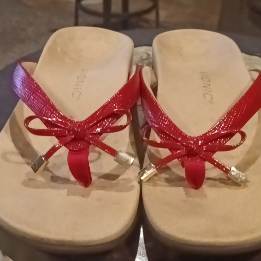 FINAL PRICE Vionic Red Bella Lizard thong sandals w bow and silver hardware 11